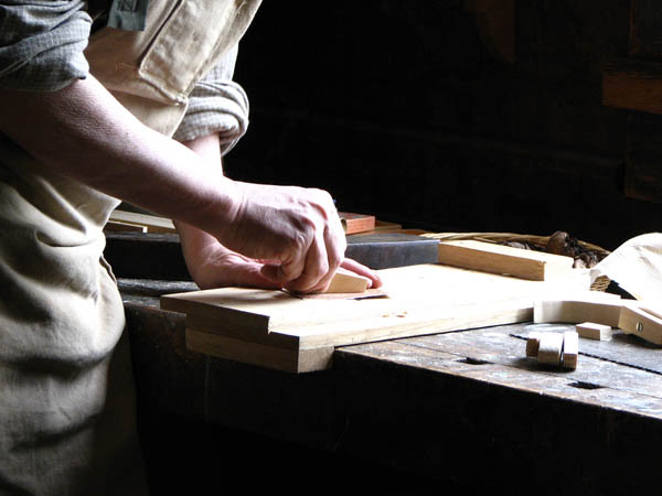 Ofrecemos un servicio de <strong>carpintería  de madera y ebanistería en Gorga</strong> adaptado a las necesidades del <strong>cliente</strong>.
